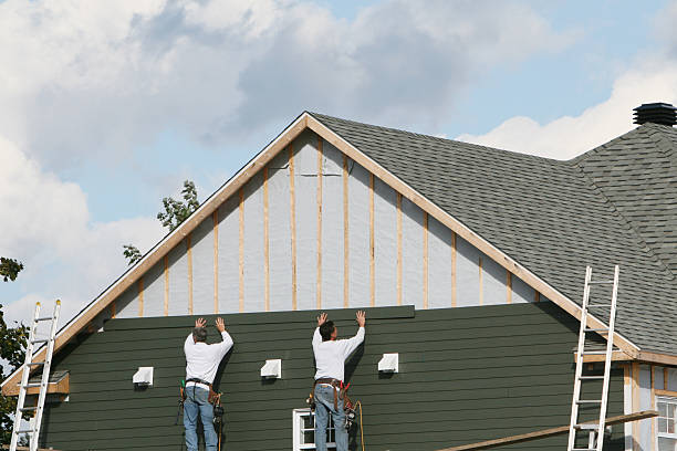 Professional Emergency Siding Repair technician working in Dawson, TX